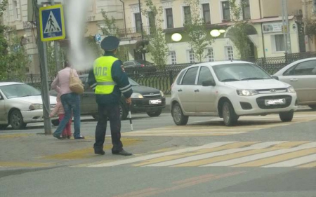 Совесть пешехода: бригада ГАИ нашла отличный способ наказывать нарушителей!