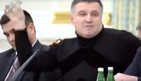 Ютуб: Саакашвили против Авакова и Яценюка. Летели стаканы с водой и трехэтажные Маты (ВИДЕО)