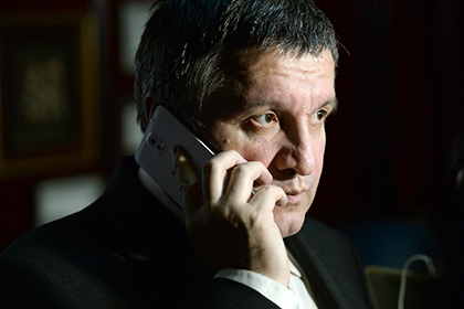 Аваков позвал Азарова в МВД после слов о желании поменяться местами с Яценюком