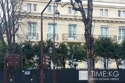 На воротах посольства Марокко в Париже обнаружили две свиные головы