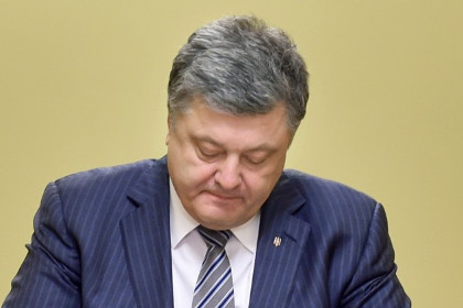 Порошенко подписал закон об электронном декларировании доходов чиновников