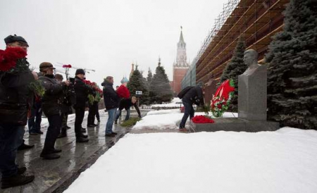 2 гвоздики для товарища Сталина 2016: в Москве прошла акция, фото 05.03.2016