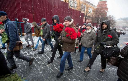 2 гвоздики для товарища Сталина 2016: в Москве прошла акция, фото 05.03.2016