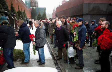 2 гвоздики для товарища Сталина 2016: в Москве прошла акция, фото 05.03.2016