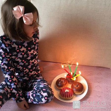 Сын Дарьи Пынзарь ухаживает за семилетней подружкой