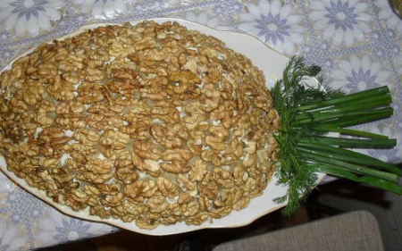 Утро после 8 марта: секрет загадочного отпечатка на салате «Мимоза»