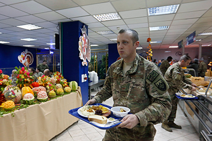 Украинские военнослужащие позавидовали бананам американских солдат