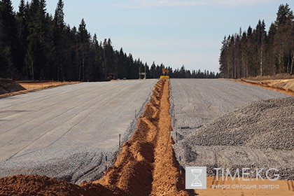 Медведев посоветовал строителям дорог помнить о погоде