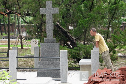 На московских кладбищах снизили цены на семейные захоронения