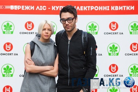 Onuka, Женя Галич, Олег Собчук и другие высадили каштаны ради экономии бумаги Onuka, Женя Галич, Олег Собчук и другие высадили каштаны ради экономии бумаги