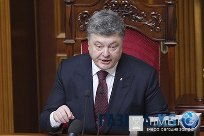 Порошенко попросили запретить «Украину»