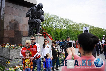 Россия осудила идею проведения рок-феста на могилах советских солдат в Берлине