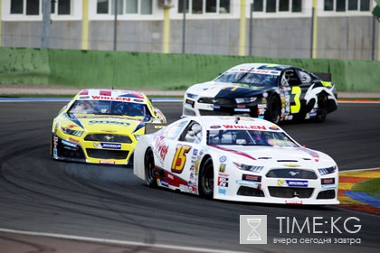 Российский пилот дебютировал в гоночной серии NASCAR