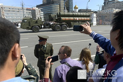 С 16 часов в четверг движение по центру Москвы перекроют для репетиции парада