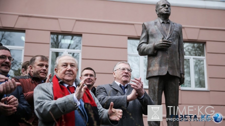 Бронзовый памятник Владимиру Жириновскому могут снести