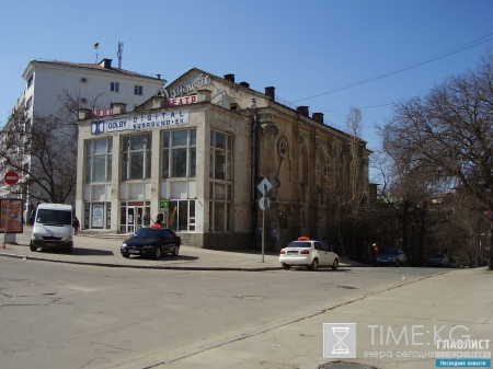 Чиновники Севастополя не хотят вернуть католикам костел (ФОТО)