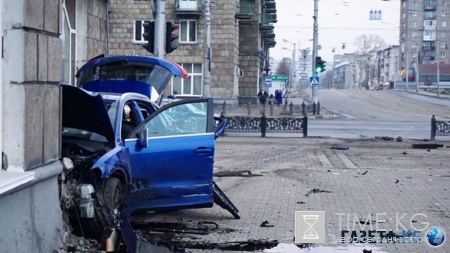 Хоккеист сборной России протаранил дом на Audi Q3, уходя от погони ДПС