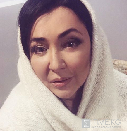 Лолита закачала жир из подбородка в губы