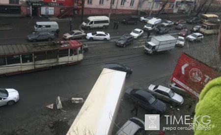 Массовое ДТП произошло сегодня утром в деловом центре Челябинска