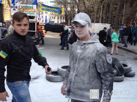 Около здания администрации Петра Порошенко митинг перерос в столкновения