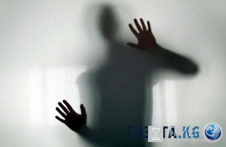От любви до ненависти: за что одержимые фанаты мстят своим кумирам