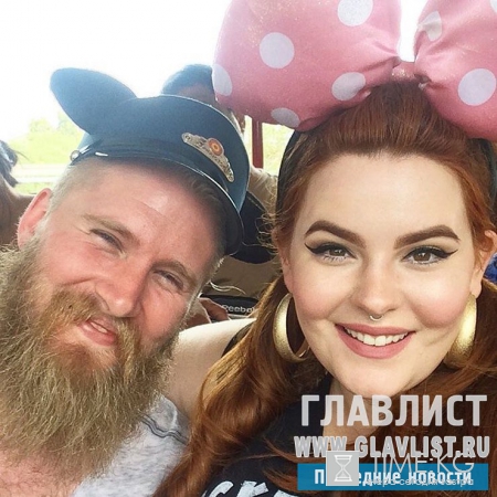 Тесс Холлидей показала свой "беременный" животик