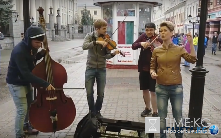 В центре Казани спели песню про Путина