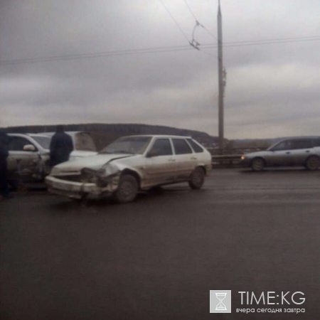 В Кемерове на Кузбасском мосту ДТП стало причиной серьезной пробки на дороге