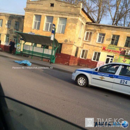 В Кемерове водитель иномарки сбил насмерть пешехода у остановки на перекрестке