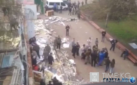 В Киеве устроили побоища и погромы с применением булыжников и огнетушителей