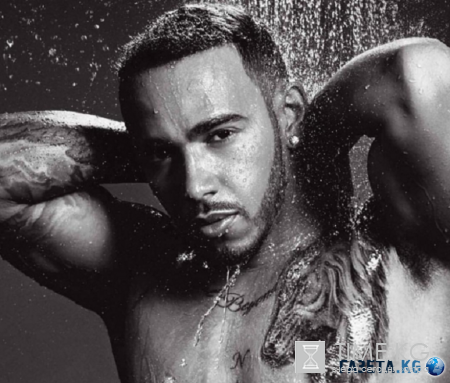 В Сочи туристы сметают с прилавок кепки с автографом Хэмилтона за немалые деньги