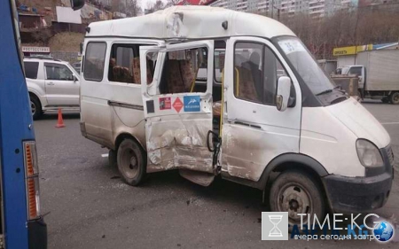 Во Владивостоке столкнулись автобус и маршрутка, пострадали пять человек