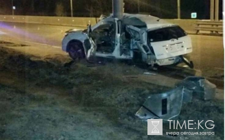 Во Владивостоке в ДТП иномарку намотало на столб, есть жертвы