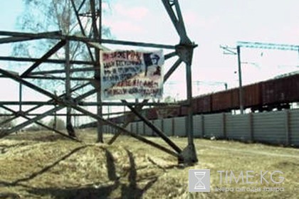 В Иркутской области у могил ветеранов повесили плакат ко дню рождения Гитлера