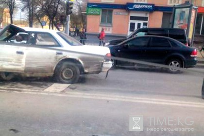 Выпивший рязанец протаранил восемь машин и врезался в светофор