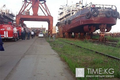 Два человека погибли при взрыве на судоремонтном заводе в Тобольске