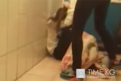 Избитая сокурсницами из-за подозрений во вшивости студентка простила обидчиц