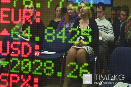 Медведева попросили запретить чиновникам предсказывать курс рубля