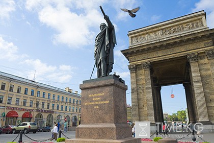 Сломавший Кутузову шпагу житель Ленобласти хотел сделать эффектное селфи