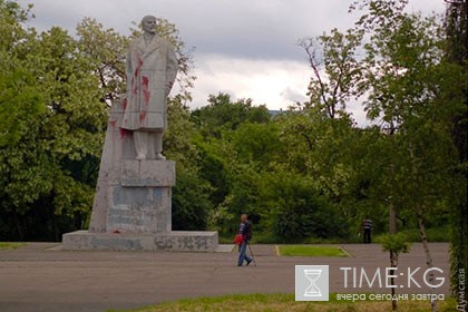 Статуя Ленина и немецкий клей победили «декоммунизаторов» в Одессе