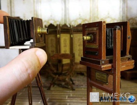 Художник сделал миниатюрную фотостудию 1900-х годов