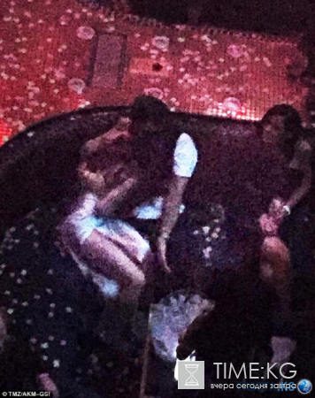 Изменил или перепутал: в сети ведутся жаркие споры об объятиях Орландо Блума и Селены Гомес