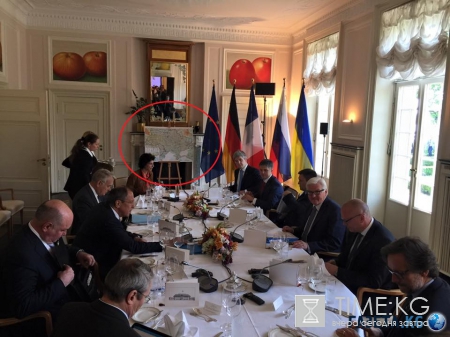 На встрече нормандской четвёрки в Берлине повесили карту с Крымом в составе Украины