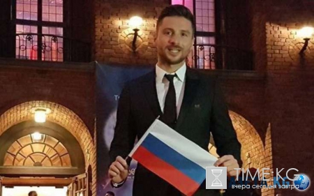 Сергей Лазарев в День Победы поздравил россиян песней «Синий платочек»