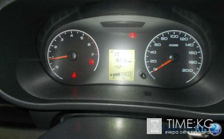 У подъезда: опасные бабушки отомстили наглому автомобилисту!