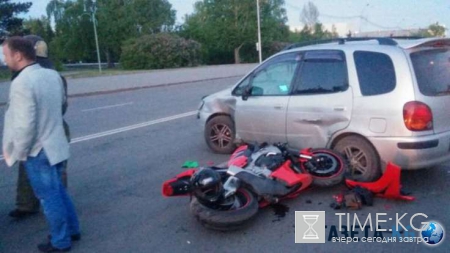 В Барнауле на площади байкер погиб под колесами иномарки
