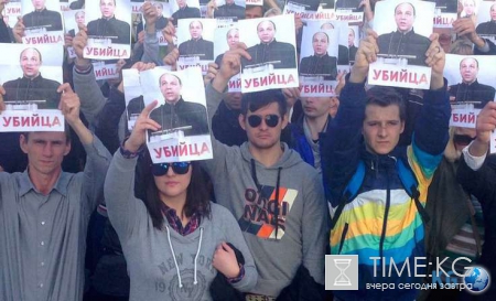 В Одессе становится жарко: тысячи митингующих кричат Порошенко «позор» и поднимают плакаты с надписью «Парубий – убийца»