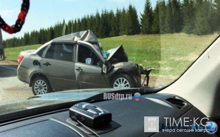 В Удмуртии произошло лобовое столкновение КамАЗа и легковушки, погибли два человека