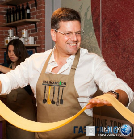 Звезды приготовили семиметровую пасту