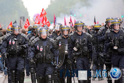 Тысячи французских полицейских выступили против ненависти к себе